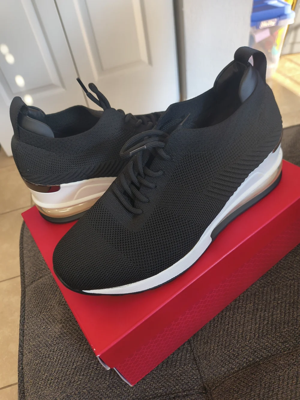 Steve Madden breathable black
